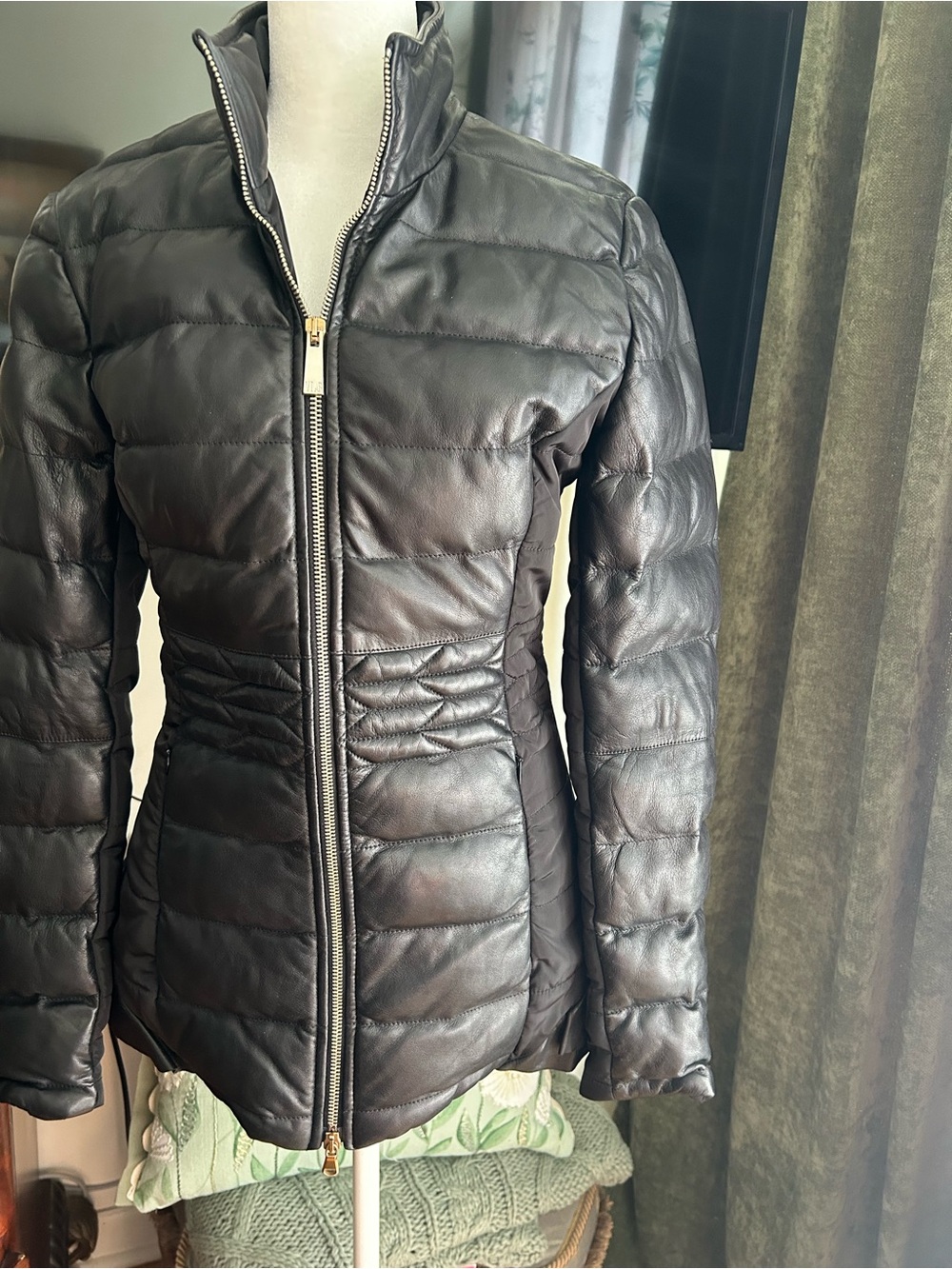 Women's Quilted Leather Puffer Jacket - black
